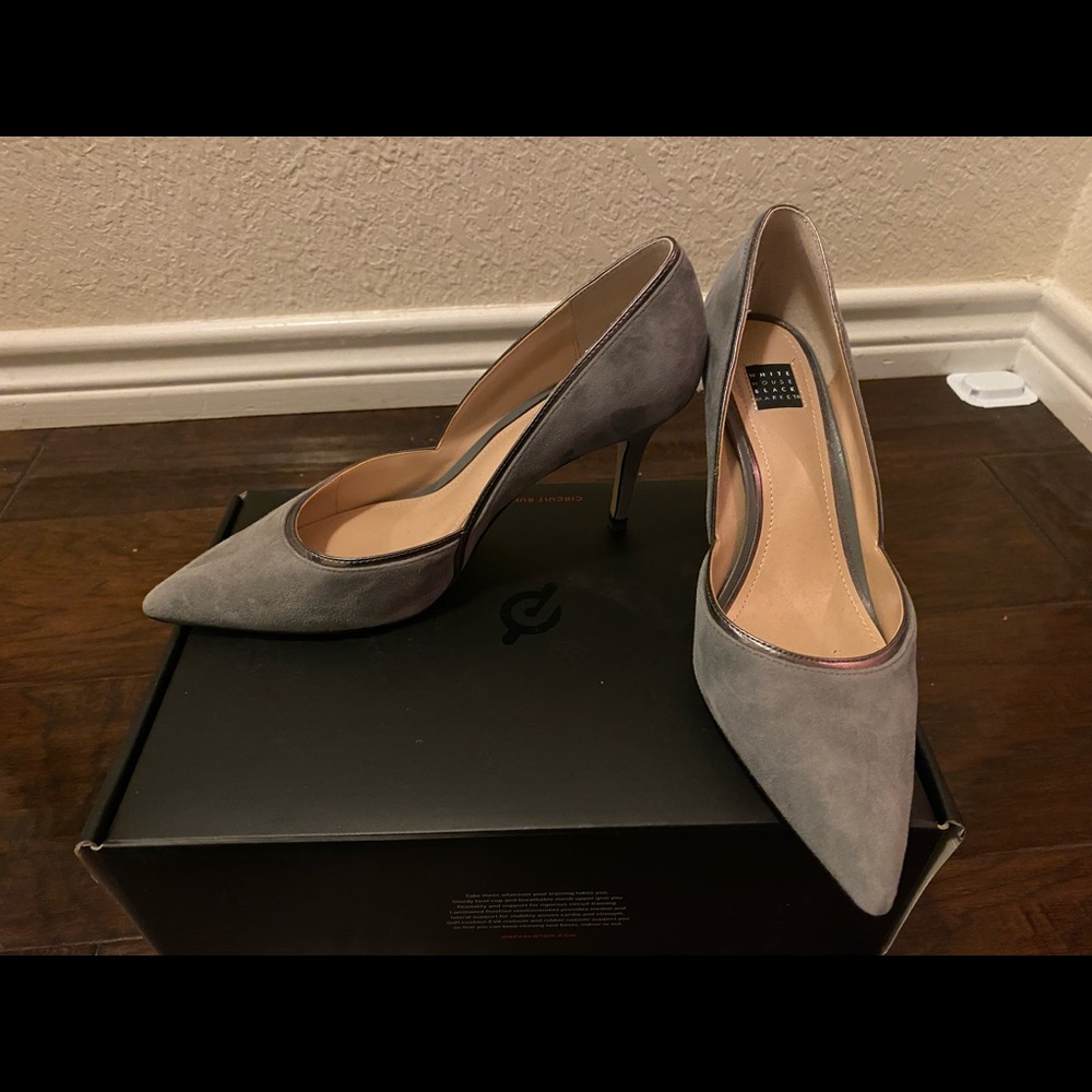 Suede heels, fun and classic at the same time!